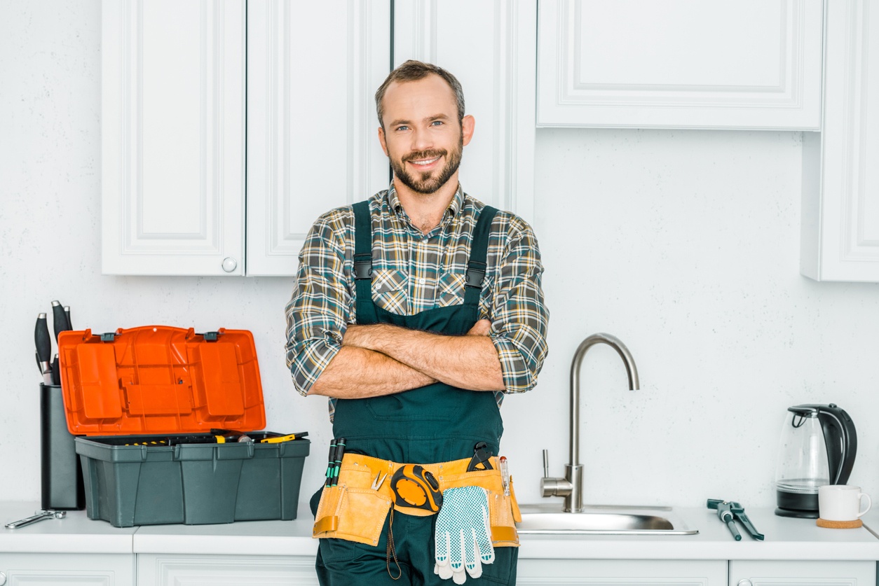 ouvrier dans la cuisine